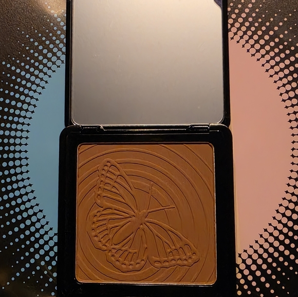 What's Up Beauty Wind Dancer Pressed Setting Powder in Deep - Picture 1 of 3